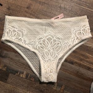 ‼️Victoria Secret Lace Eyelete Panty size L‼️